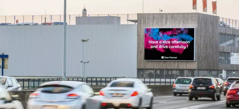 Use LED displays to display ads on the road