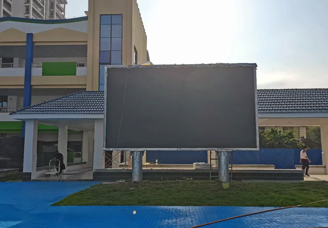 Outdoor LED screen