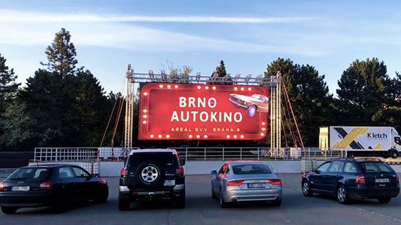 Display LED esterno P4 integrato nel parcheggio