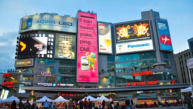 Alışveriş Merkezi Reklam Ekranı