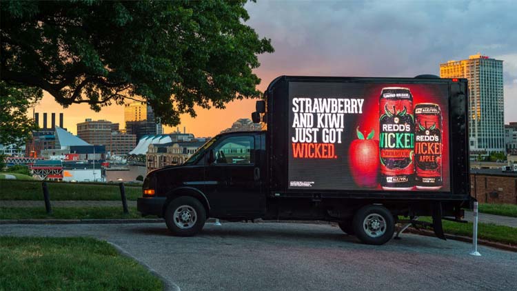 The Truck's LED Screen Displays Clear Advertisements