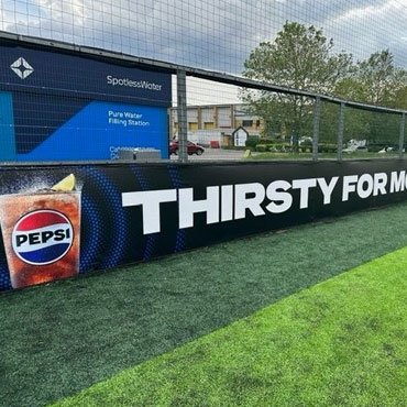 Publicidad LED en el campo de juego