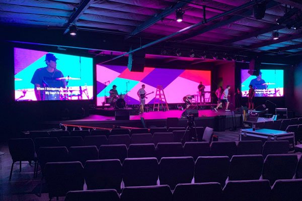 Tela grande LED interna para palco