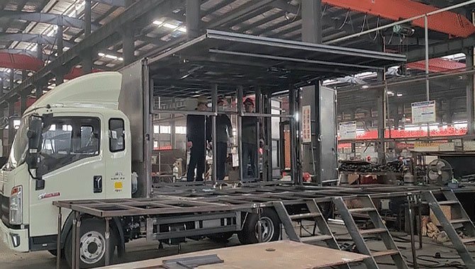 Produttore di camion pubblicitari a LED mobili.