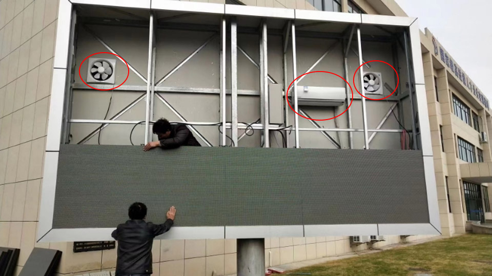 Instalación de Aires Acondicionados y Ventiladores para Pantallas LED