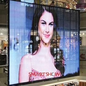 Spettacolo teatrale con poster LED trasparente