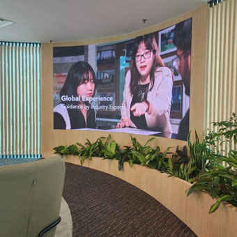 Pantalla LED de recepción curva