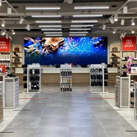Videowall LED a passo fine nei negozi al dettaglio