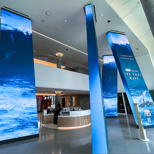 Videowall icónico del vestíbulo de Salesforce