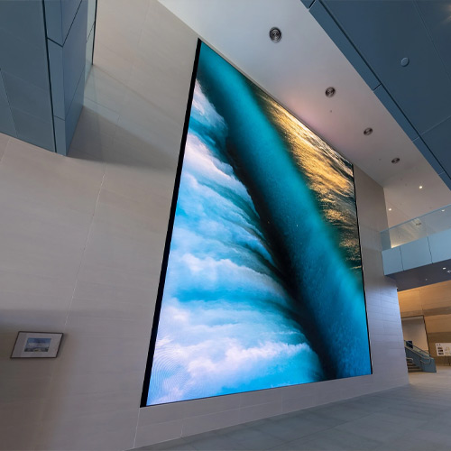 Instalación LED inmersiva en vestíbulos para arte digital