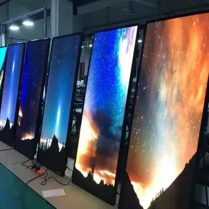 여러 개의 바닥형 LED 스크린을 나란히 배치
