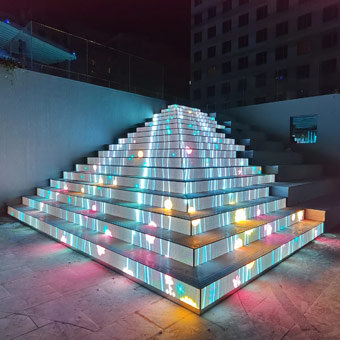 Pantalla LED flexible para escaleras de exterior