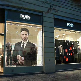 Transparente LED-Anzeige mit Fenster