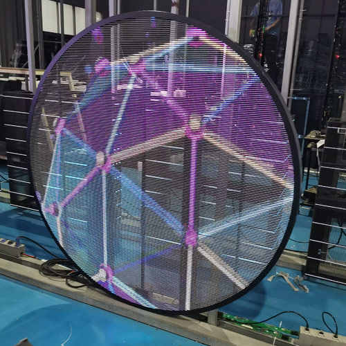 Pantalla LED transparente curva con carcasa circular.