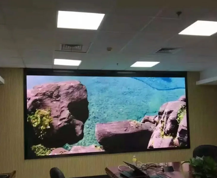 Écran LED de bureau à pas fin