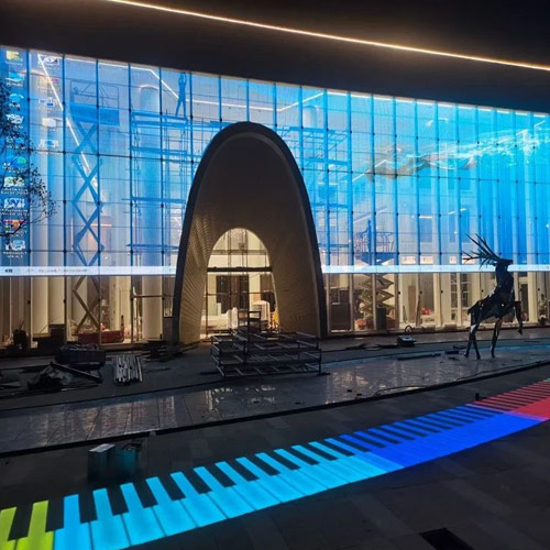 Grille LED Display Outside The Mall Case Show