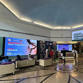 Display LED em áreas de espera de hospitais