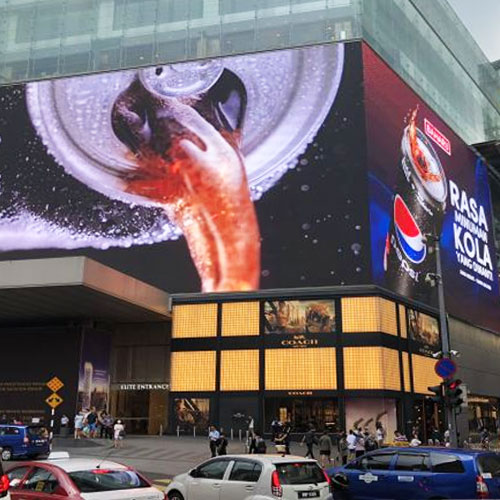 Display a LED per centri commerciali all'aperto
