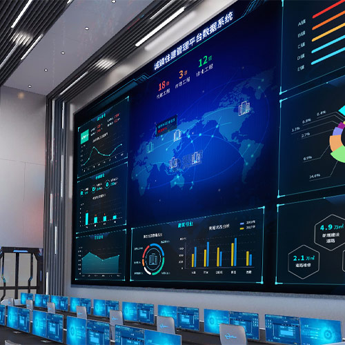 Eine große Datenmenge wird auf der LED-Wand des Kontrollraums angezeigt.