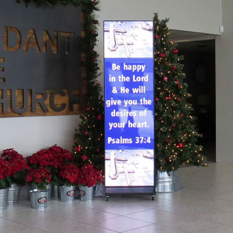 Kilise Girişinde LED Poster Ekranı