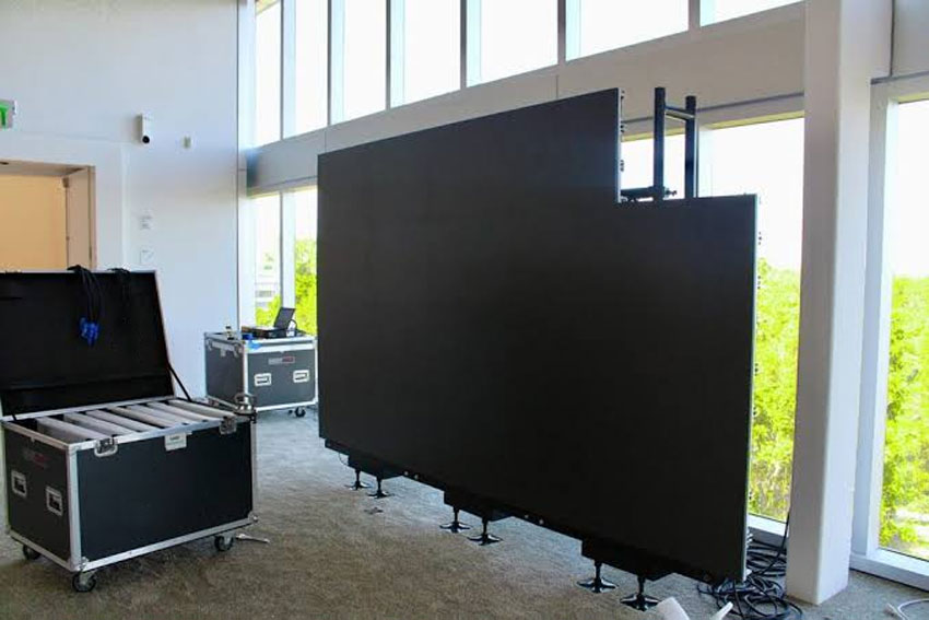 I display LED modulari vengono integrati nei videowall a LED.