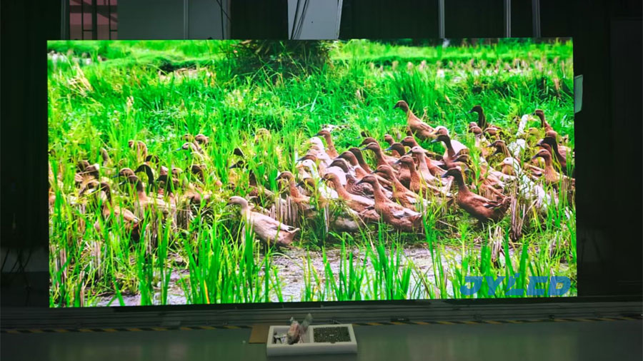 The indoor P1.5 LED display is undergoing aging testing at the factory